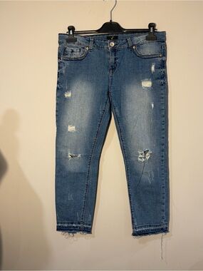 Distressed Cropped Women's Jeans in Medium Blue